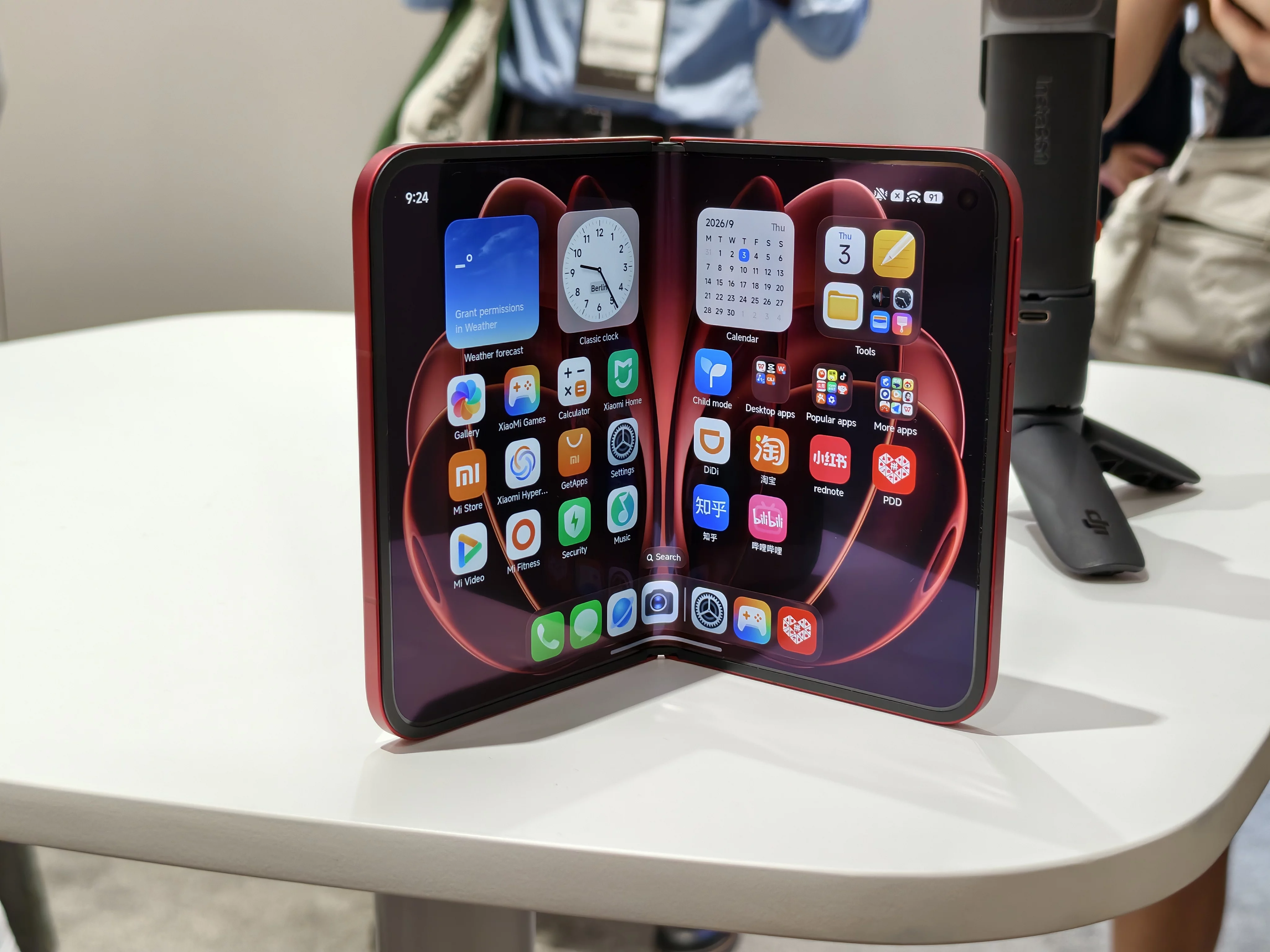 Cho'ntagiga sig'adigan futuristik gadjet: Xiaomi 18 Fold sinovdan o'tkazildi!